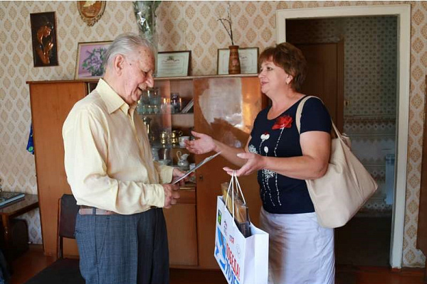 Холтобин Владимир Кондратьевич принимает поздравления с 90-летием